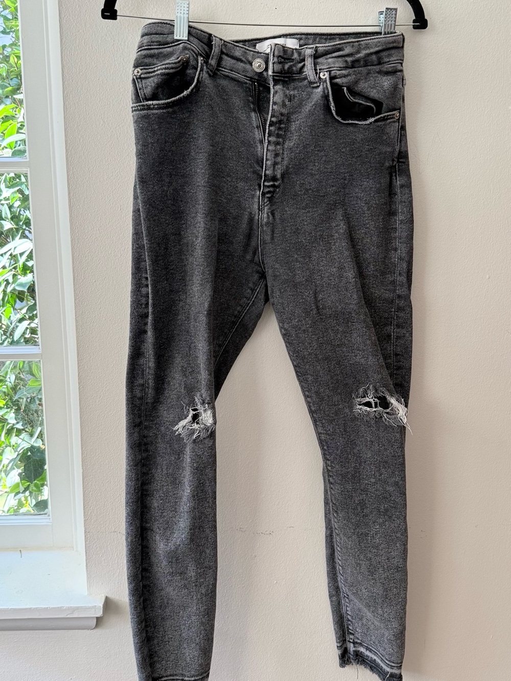 Zara Black Skinny Jeans with Knee Rips